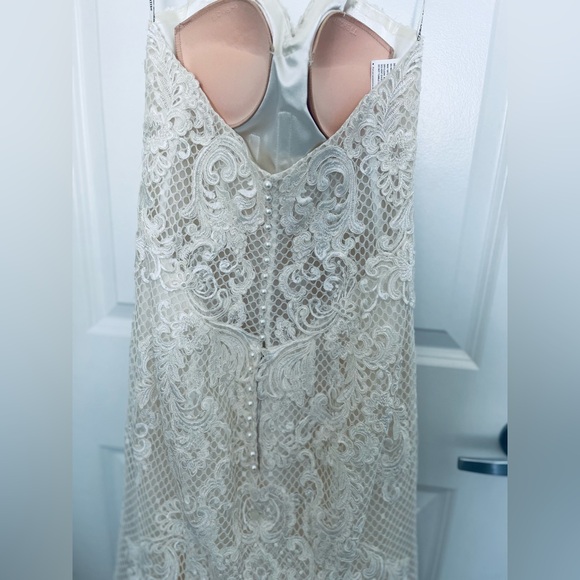 Maggie Sottero Never Worn Wedding Dress - Picture 3 of 4